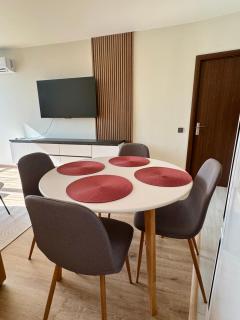 The Golden spot Modern Central Apartment with Garage and Balcony, Quiet Location - 3