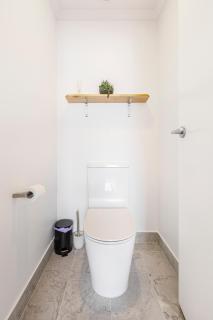 Cityscape Retreat - Modern Comfort near Yarra River - 3