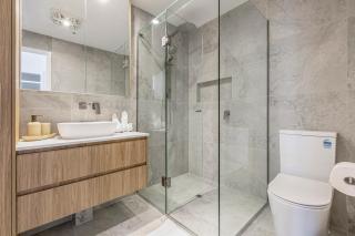 Cityscape Retreat - Modern Comfort near Yarra River - 4