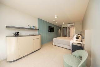 Picnic Bay Hotel - 1