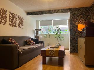 Cerca del centro de Coyoacán, Departamento planta baja con jardín - 0