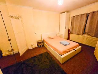 3 Bedroom Full House Easy Booking Super-fast Wi-Fi - Birmingham - 5