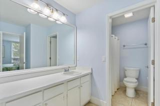 Coastal Retreat in Harbour Town - Pool, Sleeps 8 - 8