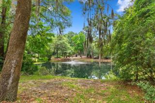 Spacious 3BR Sleeps 10, Minutes from Harbour Town - 5