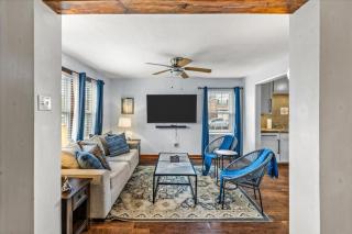 Central Close to all the Galveston has to offer - 9