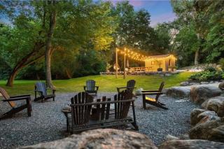 Evergreen Escape - 3 Acres, 2 Houses, 16 People - 1