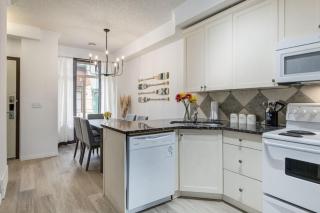 Stylish Mountain Retreat 2BR Chalet and Hot Pool - 5