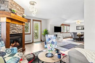 2BR MTN Canmore Retreat with Private Balcony - 1