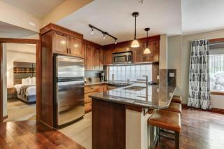 Stunning 2BR with Pool Hot Tub and Gym - 6