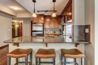 Stunning 2BR with Pool Hot Tub and Gym - 3