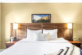 Serene 2BR Solara Escape with BBQ Pool and Hot Tub - 6