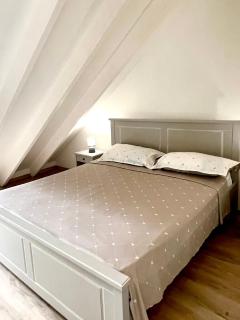 Villa with pool and panoramic view - 9