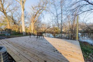 Cozy retreat and views near campus with gourmet kitchen - 7