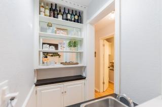 Cozy retreat and views near campus with gourmet kitchen - 6