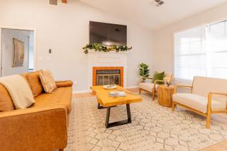 Cozy retreat and views near campus with gourmet kitchen - 5