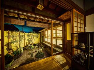 Tetsu-juro former Ogunis residence , Himeji Castles back parlor-like"400-year-old inn" - 1