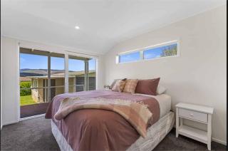 Modern Lake View House - 8