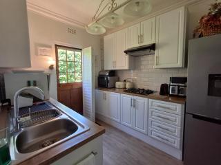 Meerendal Cottage-Affordable Luxury-Private Garden with Pool & Hot Tub - Kaapstad - 9