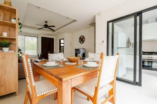 Laguna Cozy 3 bedroom town house 800m to beach - 5