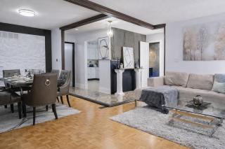 Luxury 3BR Near Pearson Airport Free Parking - 9