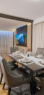 Luxury 3BR Near Pearson Airport Free Parking - 3