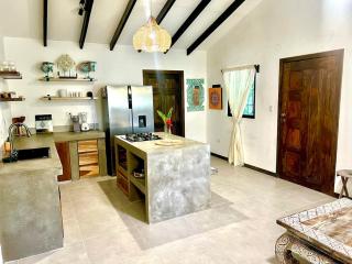 Beautiful Villa Near Everything in Puerto Viejo - 3