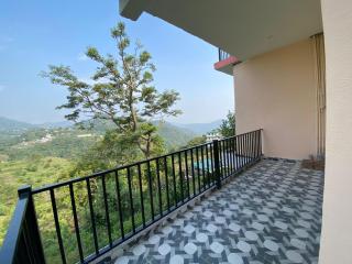 Mount Breeze-Nearby Bhimtal lake and Kainchi Dham - 3