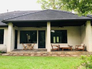 Beautiful nature lakeside 6 Rooms 8 Beds sleeps 16 - 6