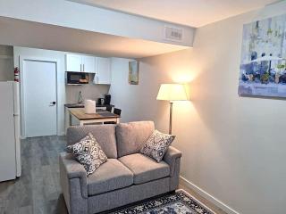 Nest and Rest modern cozy suite Self checking Free parking - 8