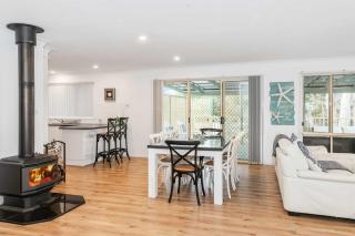 The Salty Deck - Narrawallee - 9