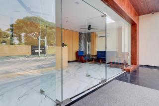 Super Townhouse Oak Army Aviation Base Jhansi - 1