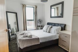 Hullidays - King & Queen Ensuite - 1
