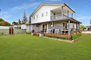 Whale Song - pet-friendly home steps to the beach - 8