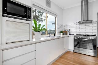 Whale Song - pet-friendly home steps to the beach - 7