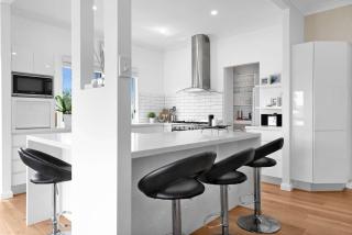 Whale Song - pet-friendly home steps to the beach - 6