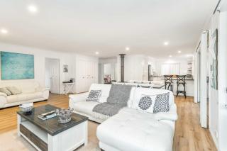 The Salty Deck - Narrawallee - 7