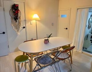 Spacious 2BR Entire Home for 6 Guests, Easy Public Transport ,Kitchen - 9