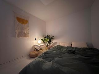 Spacious 2BR Entire Home for 6 Guests, Easy Public Transport ,Kitchen - 1