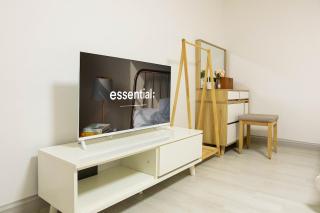 Happy House,Hakdong Station 5 minutes,Open Special Price,Comfortable 1st Floor,Gangnam Station,Sinsa Station,Spacious 2 Rooms,Queen 3,Family,Group,Up to 6 people - 6