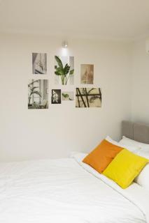 Happy House,Hakdong Station 5 minutes,Open Special Price,Comfortable 1st Floor,Gangnam Station,Sinsa Station,Spacious 2 Rooms,Queen 3,Family,Group,Up to 6 people - 1