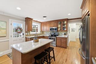 4 Mins to U of R! Spacious, Central Guest Suite! - 3