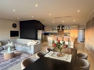 Luxe Stay Somerset West 4 - 6