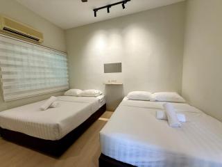 Spacious 3BR Home with Private Pool & BBQ 11 Pax - 9