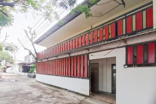 RedDoorz Syariah Near STEKOM Semarang - 4