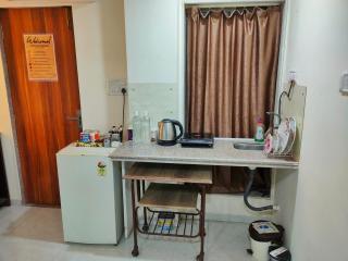 Ebony Room - AC, Kitchenette, Ensuite, Independent Homestay - 1