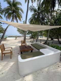 TWIN PALMS 'Beach House' - New surf front location - Thulusdhoo - 1