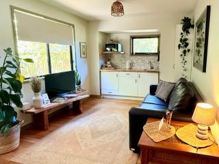 Ferntree Hollow - private, peaceful, walk to town - 8