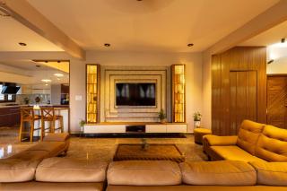 Blue Mirage Villa by StayJadeACPoolLawnJacuzzi - 3