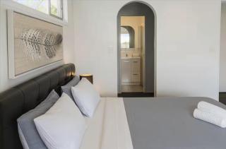 Stillwater Getaway - Waterfront House with Pontoon - Holiday Home - 2