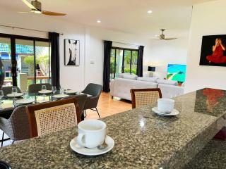 Tropical Retreat and Pool Access - 7